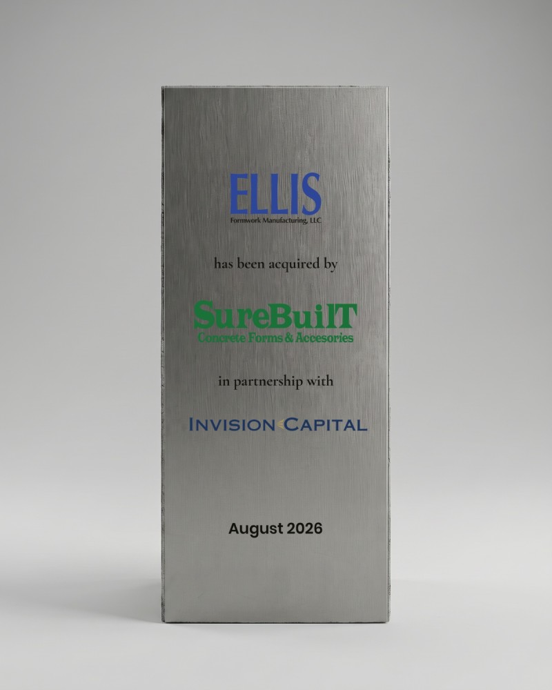 Trophée sur mesure Financial Tombstone - Invision Capital, 2026 : vue de trois quarts 2