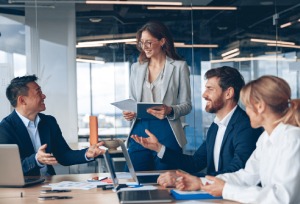 De beste pensioengeschenken voor vrouwen: ideeën om haar carrière te eren